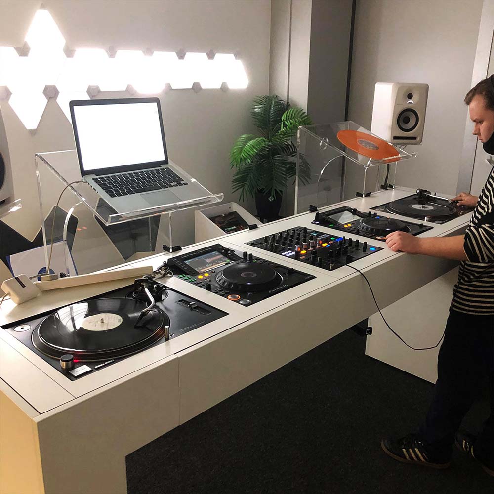 Compare DJ Courses At London Sound Academy LSA